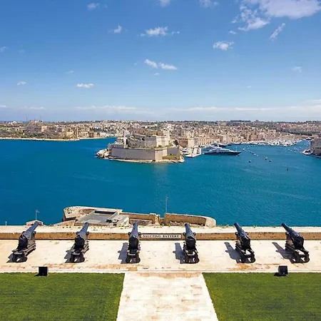 Апартаменты Tranquil In The Heart Of *